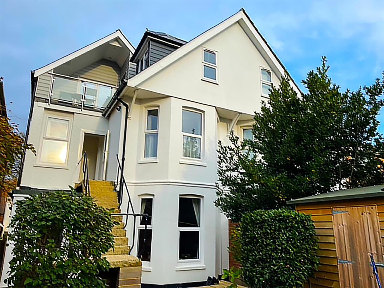 Private Two Bedroom Residence In Southbourne - Private Parking - Off The High Street - Minutes Away From The Beach Борнмут Экстерьер фото