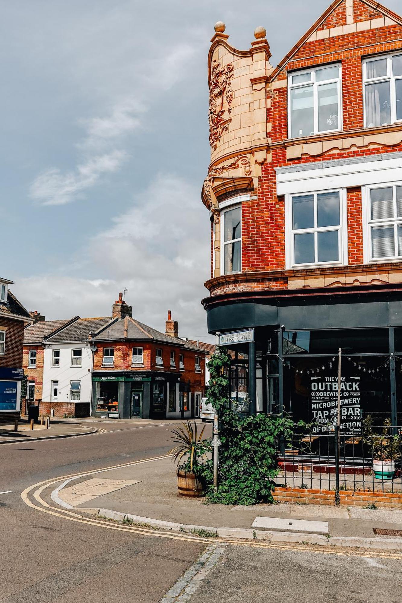 Private Two Bedroom Residence In Southbourne - Private Parking - Off The High Street - Minutes Away From The Beach Борнмут Экстерьер фото