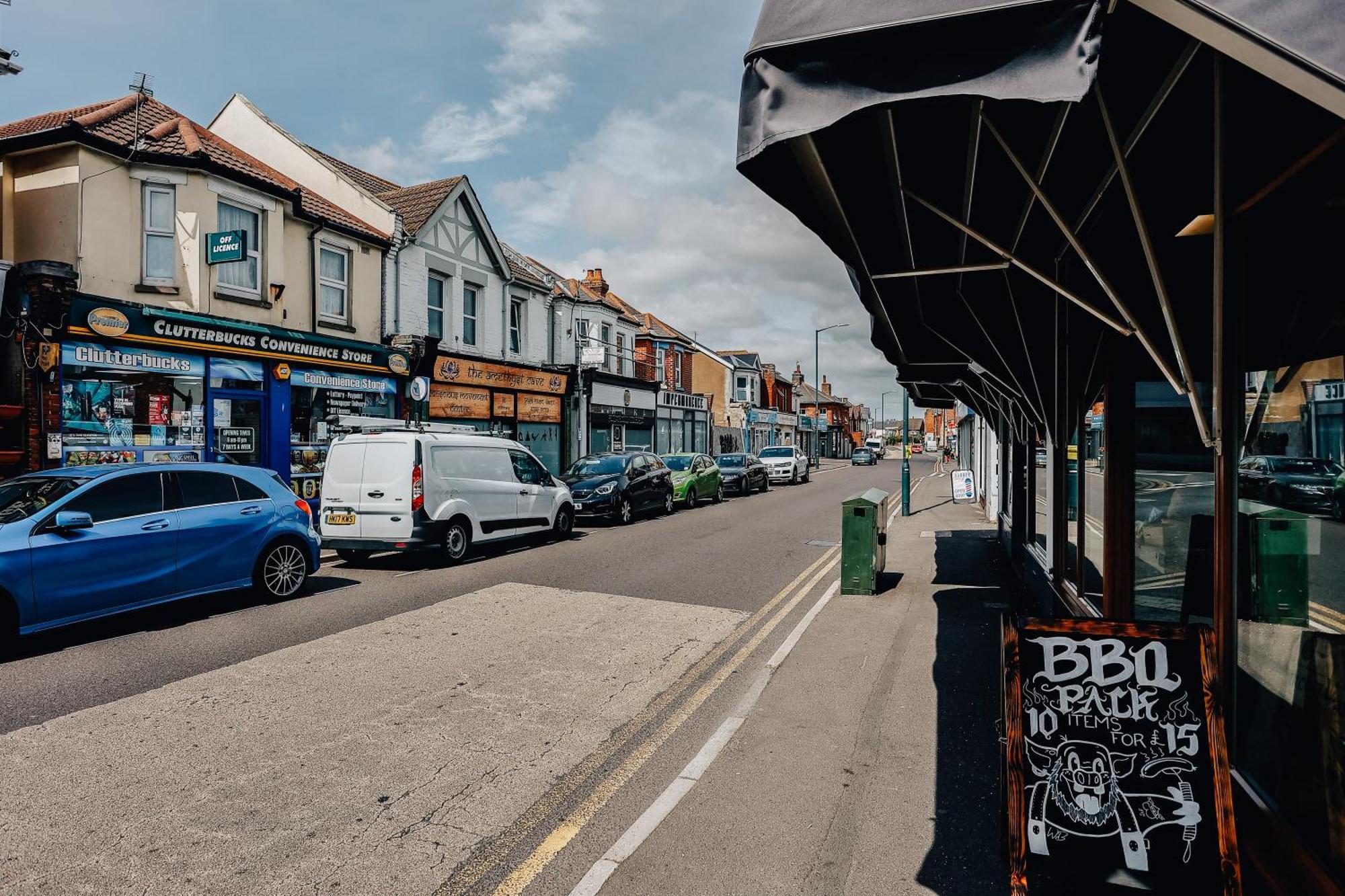 Private Two Bedroom Residence In Southbourne - Private Parking - Off The High Street - Minutes Away From The Beach Борнмут Экстерьер фото